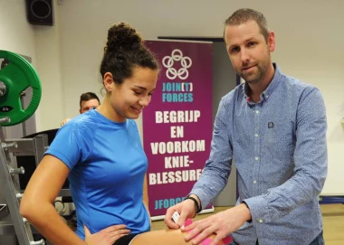 Zeeuwse fysio’s trekken ten strijde tegen met knie blessurepreventie programma Joint Forces de knie bij PMC in Balans